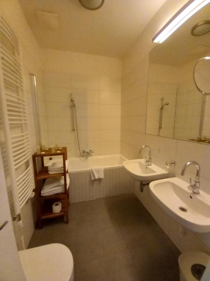 & 4* Prague